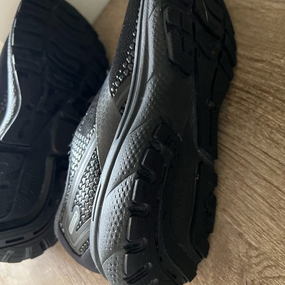 Brooks Women’s Black Running Shoes 9 - Picture 8 of 9